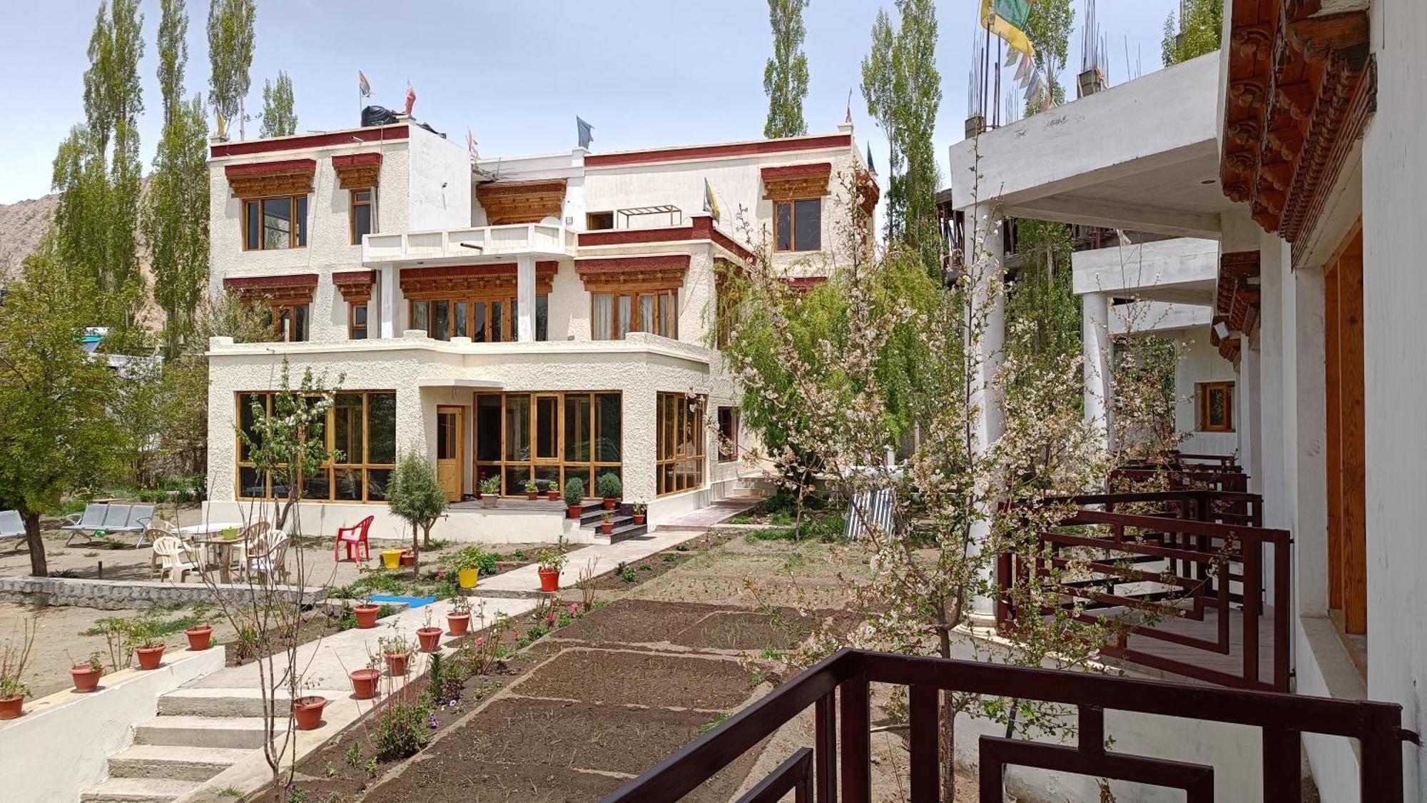 Niri-La Guest House 列城 外观 照片